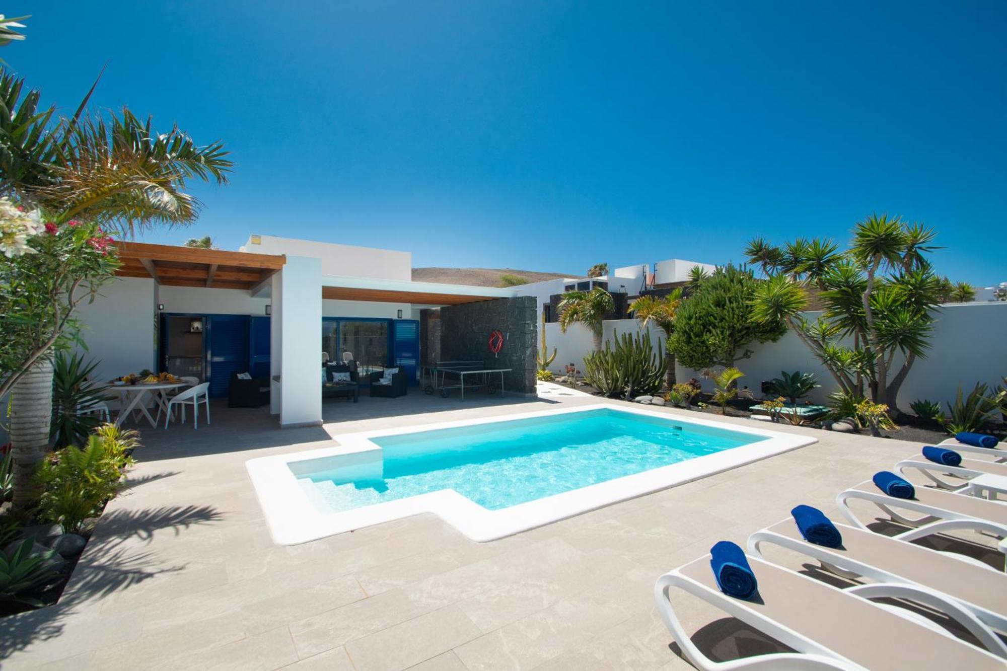 Botanica - Spacious, Heated Pool And Bbq, Sunny Terrace, Garden & Mountain Views Villa Playa Blanca (Lanzarote)